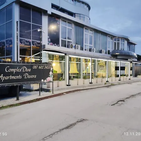 Devora 1 & Bar & Restaurant Apartment Warna