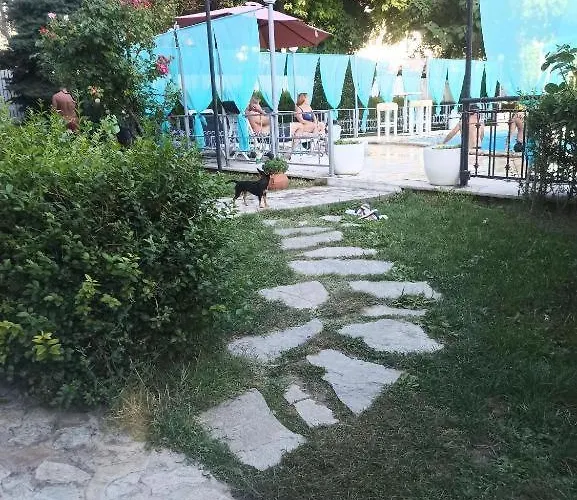 Devora 1 & Bar & Restaurant Апартаменти