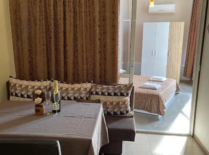 Апартаменти Devora 1 & Bar & Restaurant *