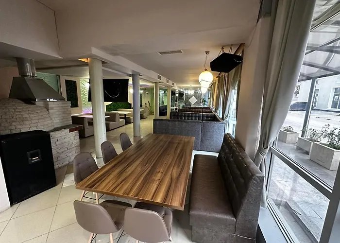 Devora 1 & Bar & Restaurant Апартаменти *