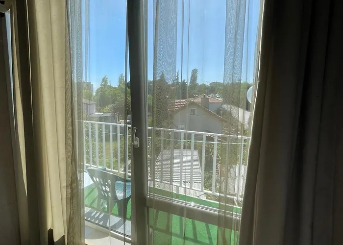 Devora 1 & Bar & Restaurant Апартаменти *