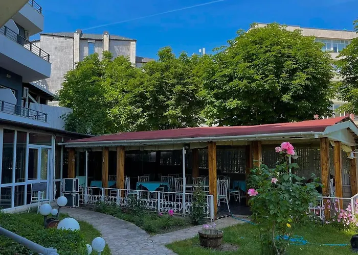 Апартаменти Devora 1 & Bar & Restaurant